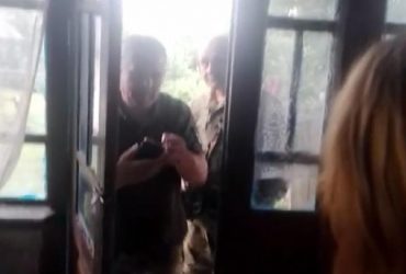 В Хмельницкой области военкомы ворвались в частный дом с угрозами: в ТЦК отреагировали