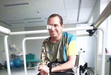 Преодолел 68 операций: хирурги Львова создали титановое лицо бойцу ВСУ (фото)