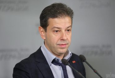 Підозрюваного у шахрайстві депутата від партії Порошенка випустили з-під варти