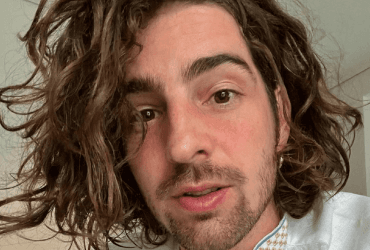 Дантес снялся полностью голым в душе ради донатов на ВСУ (фото)