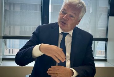 Еврокомиссар объяснил сложности передачи Украине замороженных российских активов