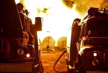 У окупованій Макіївці після вибухів почалась масштабна пожежа на нафтобазі (відео)