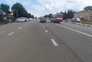 На Волині двоє дітей потрапили під колеса автобуса: хлопчик впав у кому