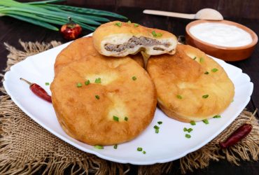 Як приготувати біляші без замісу: 3 рецепти для ледачих