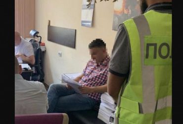 Заступник директора Київавтодору отримав підозру: на чому спіймали (фото)