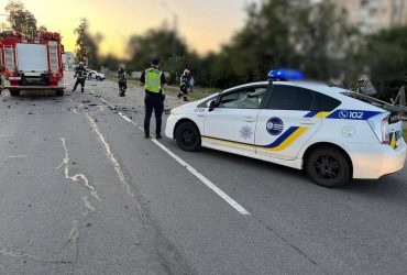 Ночная атака дронов: в Киевской области обломки повредили дома, вспыхнул пожар (фото)