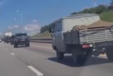 Колону техніки ЧВК Вагнер помітили на шляху до Москви (відео)