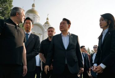 Президент Південної Кореї відвідав Бучу, щоб побачили наслідки російських звірств