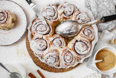 Как приготовить домашние синнабоны: максимально легкий рецепт из 4 ингредиентов