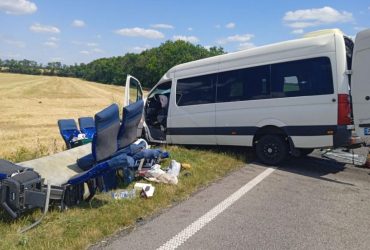 У Кіровоградській області сталася смертельна ДТП за участі маршрутки (фото)