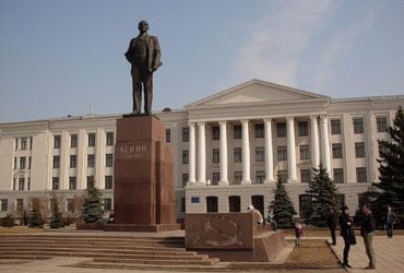 Тимчасове розмутніння: російський губернатор захотів позбутися пам'ятника Леніну