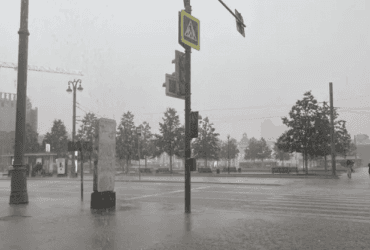 Навіть дощ проти: у будівлі російського парламенту протік дах через сильну зливу (відео, фото)