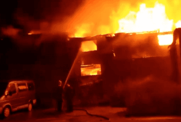 В Москве вспыхнул масштабный пожар, привлечена авиация (видео)