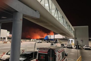 Через лісову пожежу закрили аеропорт Сицилії (фото)