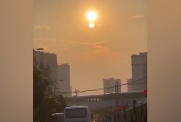 У небі над Китаєм помітили дивний феномен: місцеві жителі збиті з пантелику (відео)