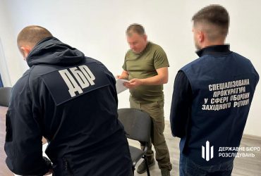 Били битой и ставили на колени: в Ривненской области военкомы-наркоманы издевались над подчиненным (видео)