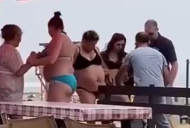 Андрющенко показав, як у пляжний сезон росіянка перетворилася на халка (відео)