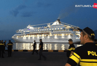 З Батумі під пісню про Путіна вигнали лайнер із туристами з РФ (фото, відео)