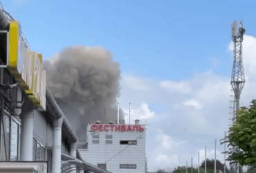 Взрыв в центре Таганрога: на месте нашли осколки ракеты, уже 15 пострадавших (видео)