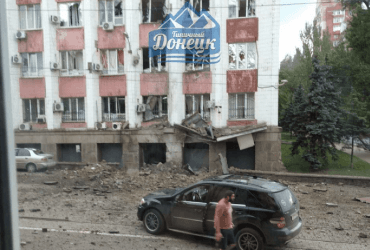 У Донецьку вдарили по будівлі МВС - соцмережі (фото)