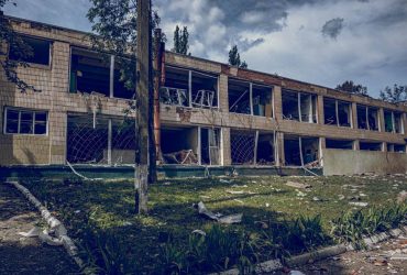 Четыре этажа снесло ракетой: Зеленский сделал заявление об ударе РФ по Сумам (фото)