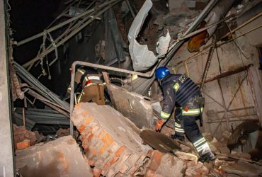 Россияне ночью ударили по Харькову: спасатели рассказали о разрушениях и пострадавшем (фото, видео)