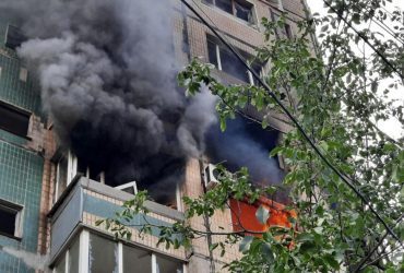 Все посічено, вікна, двері - вибиті: мешканка Кривого Рогу розповіла про наслідки удару РФ (відео)