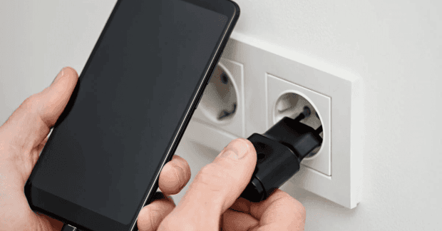 Как правильно ставить телефон на зарядку: мало кто знает об этом ...