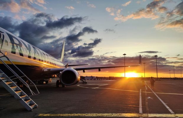 Ryanair ініціювала кримінальне розслідування щодо пасажира-"дипломата": що трапилось