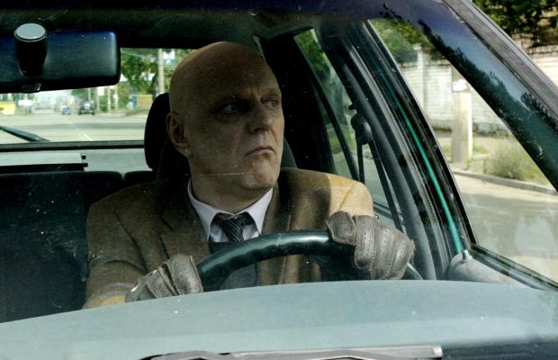 Випускали 10 років: українським глядачам нарешті покажуть чорну треш-комедію "Вересень"