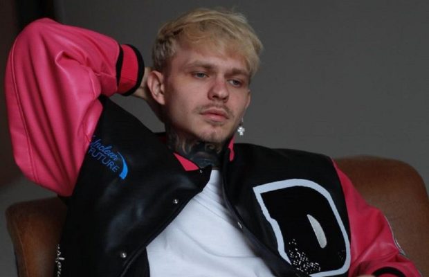Відомий український співак освідчився коханій у новій пісні (відео)