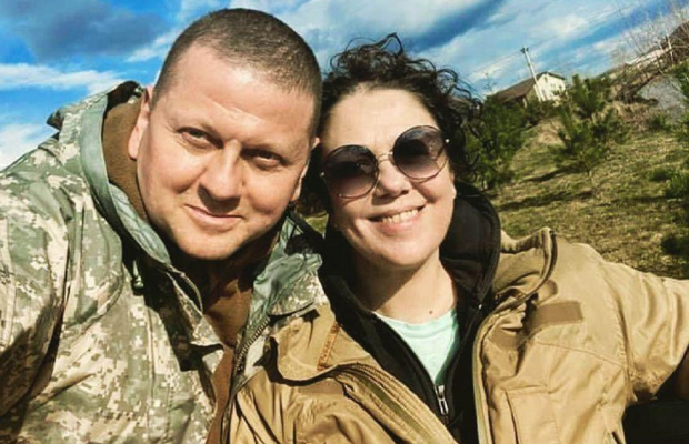 "Все, що у мене є - це ти": Залужний показав рідкісне фото з дружиною-красунею