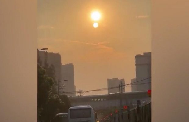 У небі над Китаєм помітили дивний феномен: місцеві жителі збиті з пантелику (відео)