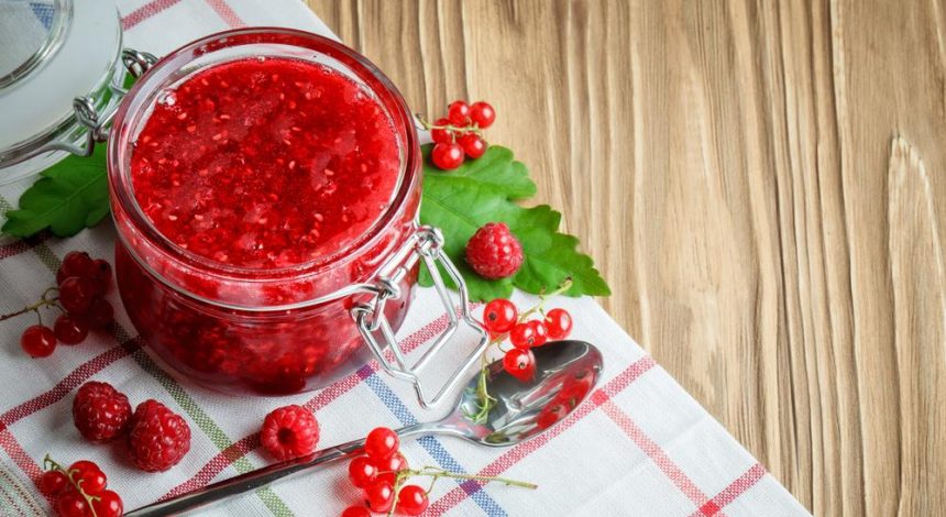 Варення з червоною смородиною і малиною підкорить всіх: рецепт - простіше простого
