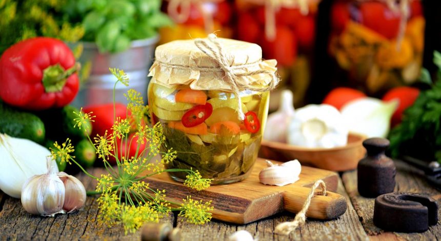 Хрустящие маринованные кабачки на зиму: ТОП-3 элементарных рецепта