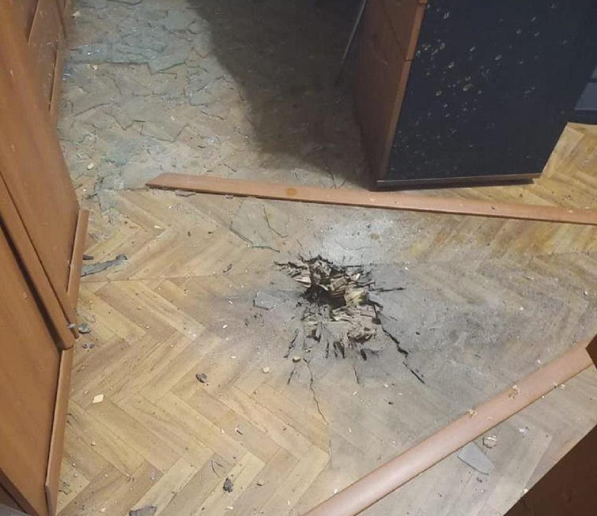 У Марганці в адмінбудівлі підірвали гранату / фото МВС У Марганці в адмінбудівлі підірвали гранату / фото МВС