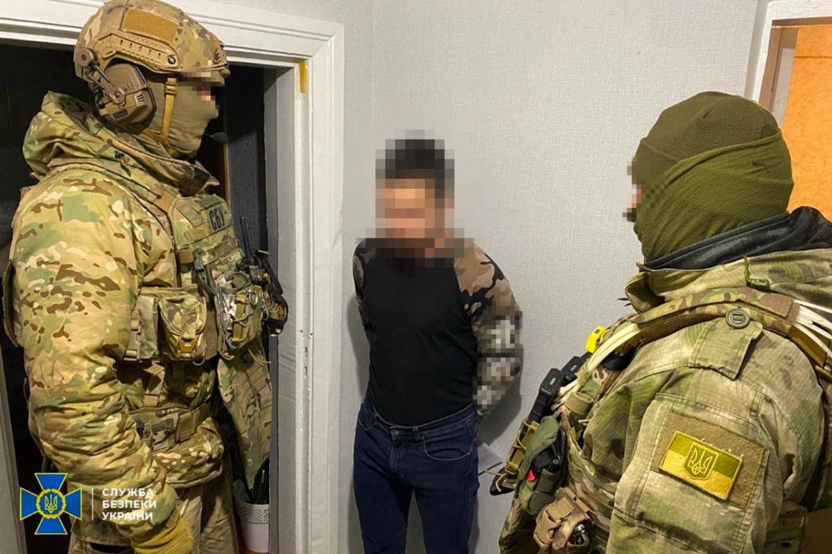 Житель Дніпра здавав ворогу позиції нашої ППО / фото СБУ Житель Дніпра здавав ворогу позиції нашої ППО / фото СБУ