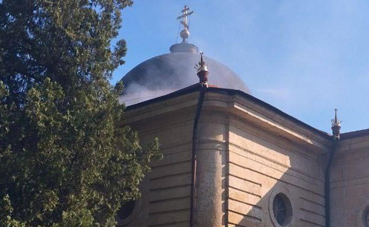 Россияне ударили по Херсону утром 3 августа / фото t.me/olexandrprokudin Россияне ударили по Херсону утром 3 августа / фото t.me/olexandrprokudin