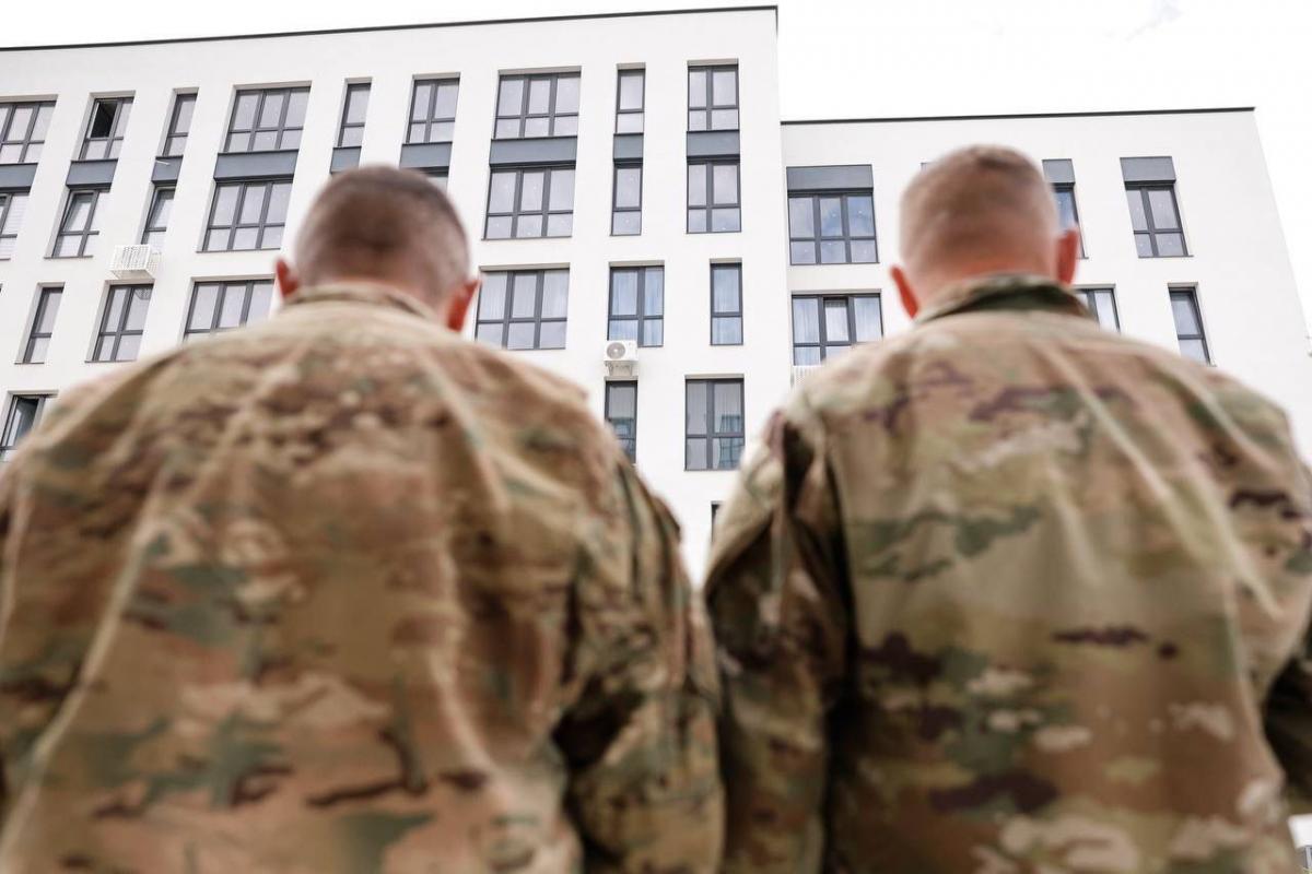 Вперше в Україні: закарпатські військові отримали житло за проєктом 'земельного банку' Вперше в Україні: закарпатські військові отримали житло за проєктом 'земельного банку'