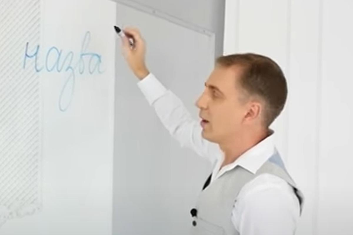 Известный языковед Авраменко раскрыл, корректно ли спрашивать "кто крайний в очереди" / скриншот Известный языковед Авраменко раскрыл, корректно ли спрашивать "кто крайний в очереди" / скриншот