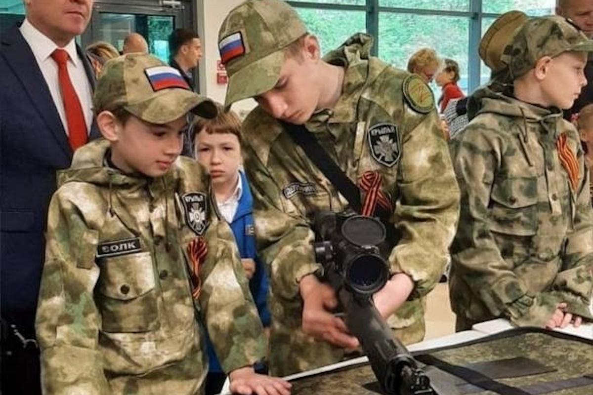 Россия милитаризирует детей / фото vk.com/palata_sochi Россия милитаризирует детей / фото vk.com/palata_sochi