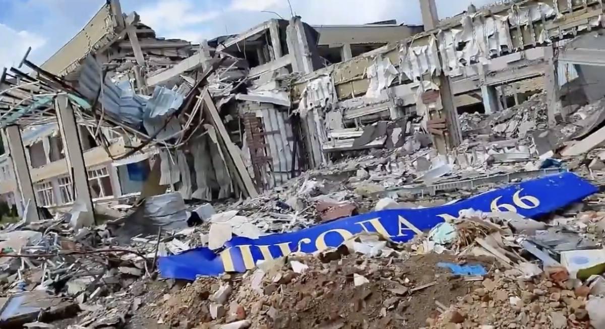 Оккупанты разрушили украиноязычную школу / фото Мариупольский горсовет Оккупанты разрушили украиноязычную школу / фото Мариупольский горсовет