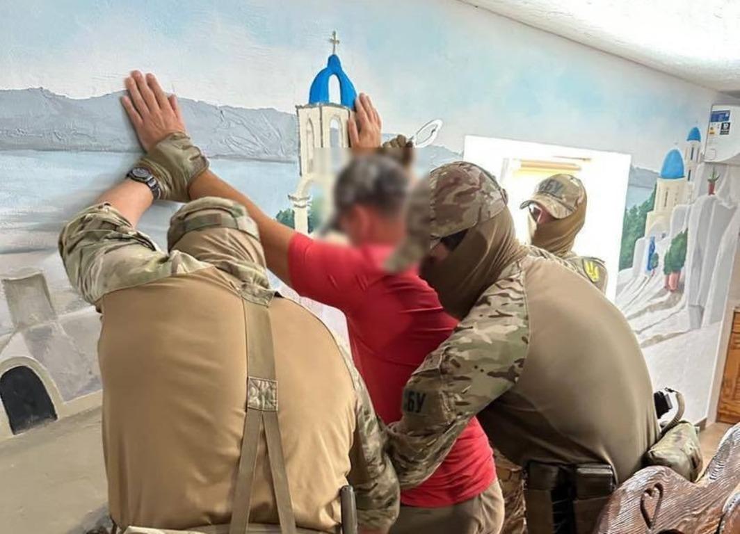 Посадовець привласнив катер під приводом нібито його збереження від обстрілів / фото Одеської облпрокуратури Посадовець привласнив катер під приводом нібито його збереження від обстрілів / фото Одеської облпрокуратури