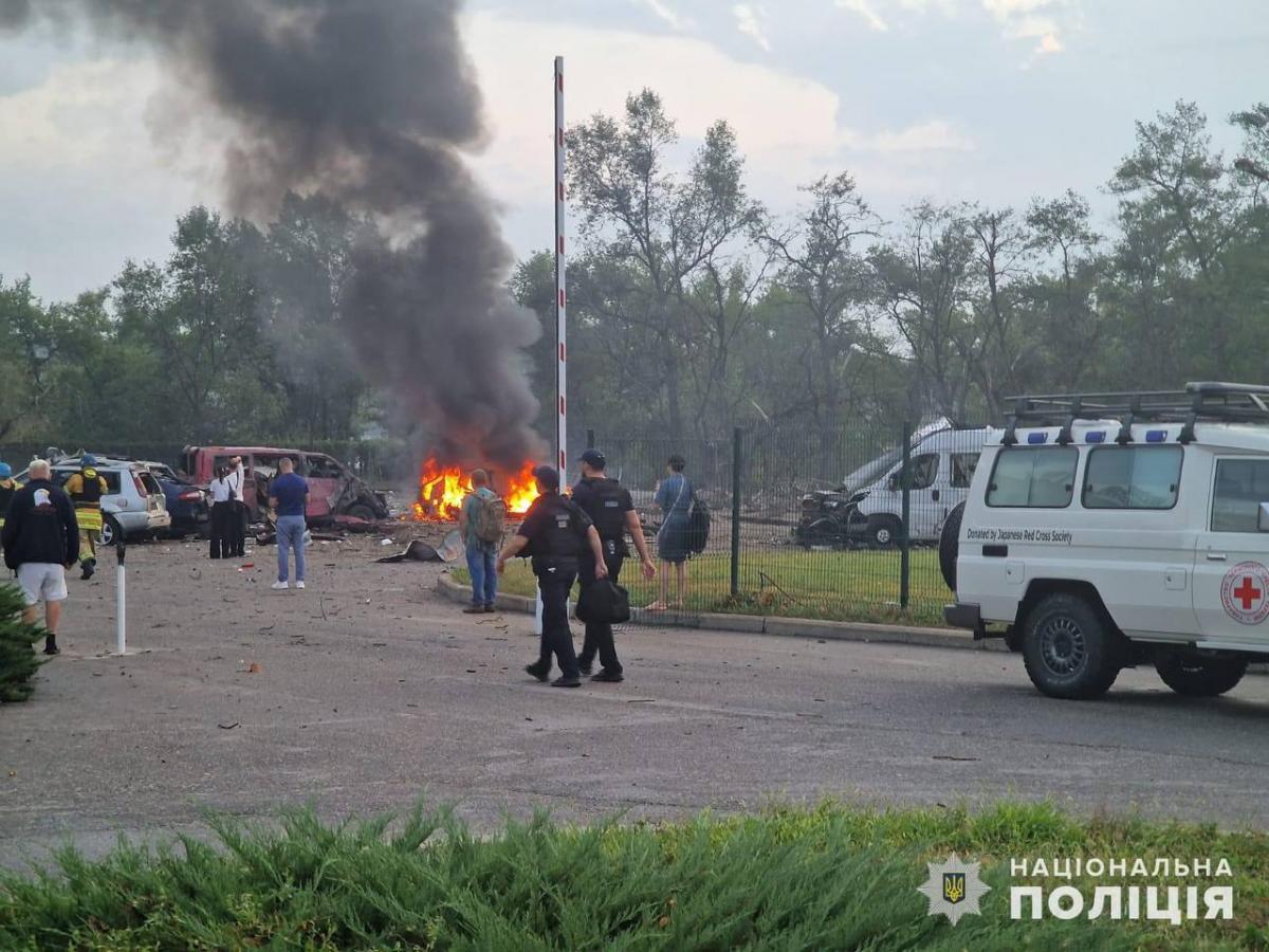 Окупанти завдають ударів по Запоріжжю / фото Нацполіція Окупанти завдають ударів по Запоріжжю / фото Нацполіція