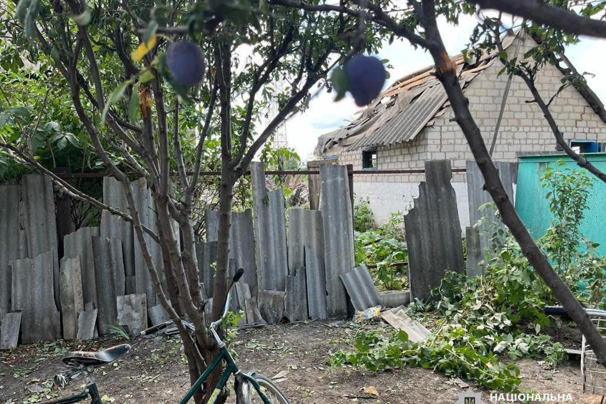 Унаслідок ранкового обстрілу Харківщини загинула жінка / фото прес-служби Національної поліції Унаслідок ранкового обстрілу Харківщини загинула жінка / фото прес-служби Національної поліції