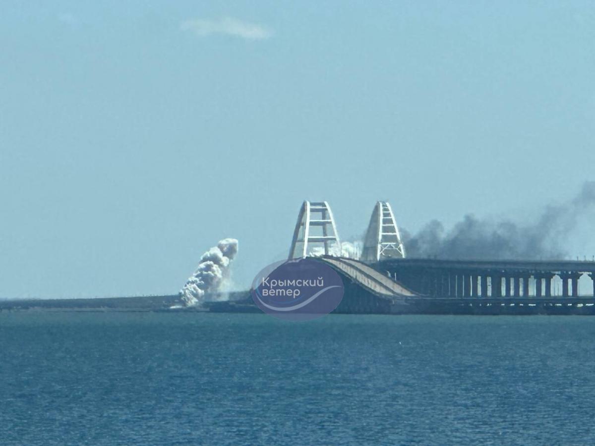 Россия пытается защитить  Крымский мост от атак ВСУ всеми возможными способами / фото Telegram-канал "Крымский ветер"
