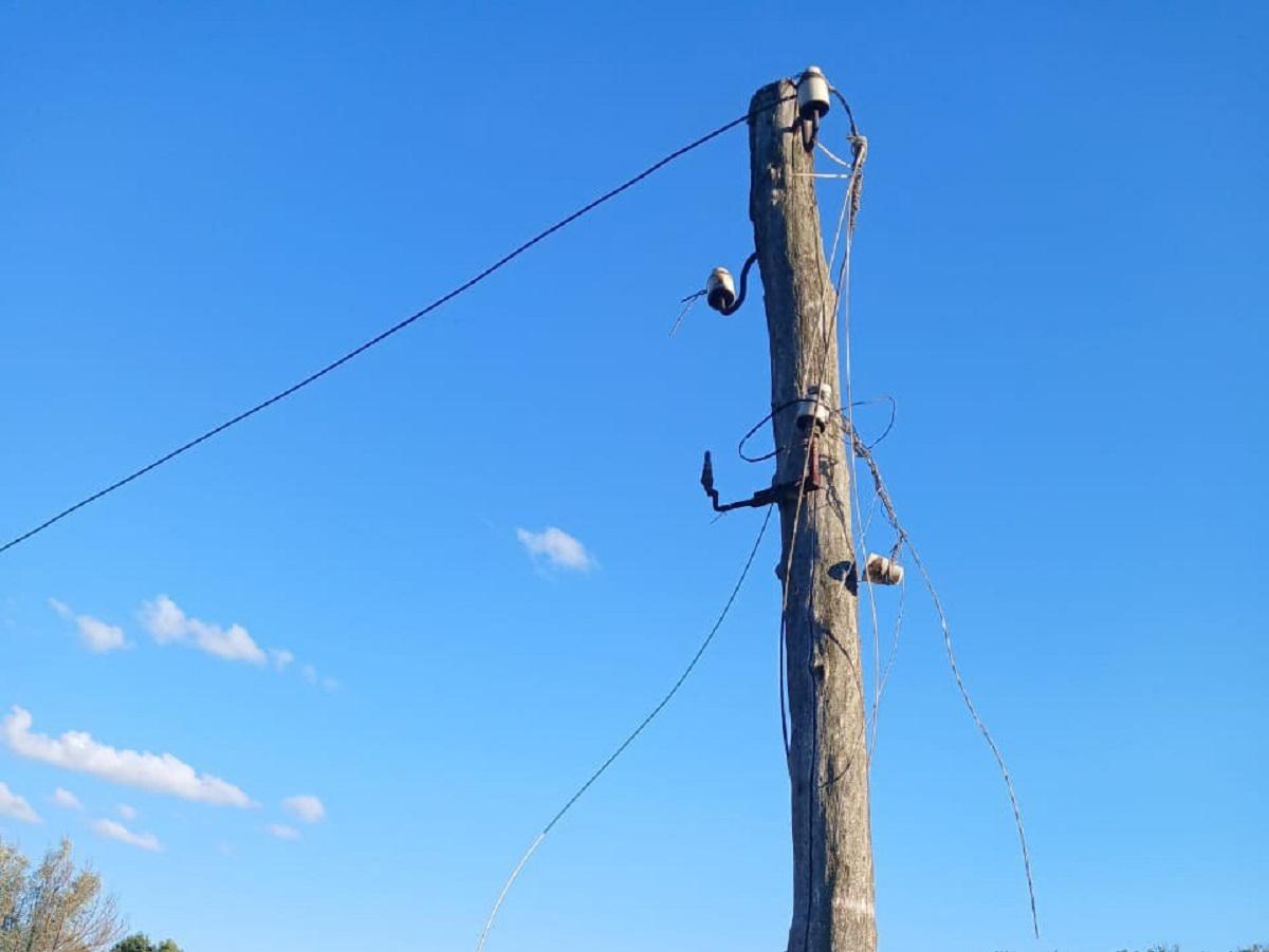 Дитину вдарило струмом через обірваний дріт / фото t.me/police_kh_region Дитину вдарило струмом через обірваний дріт / фото t.me/police_kh_region