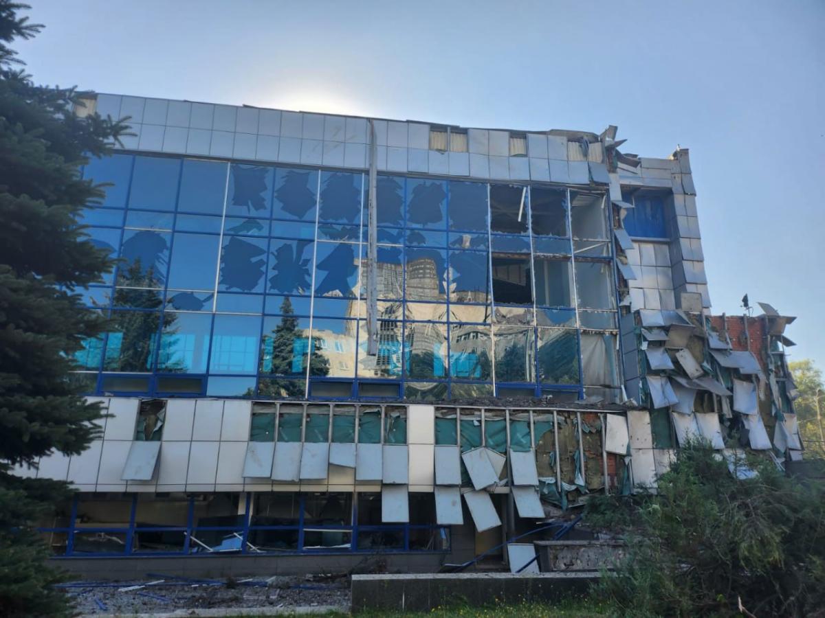 Був пошкоджений важливий спортивний об'єкт для Дніпра / фото МВС Був пошкоджений важливий спортивний об'єкт для Дніпра / фото МВС