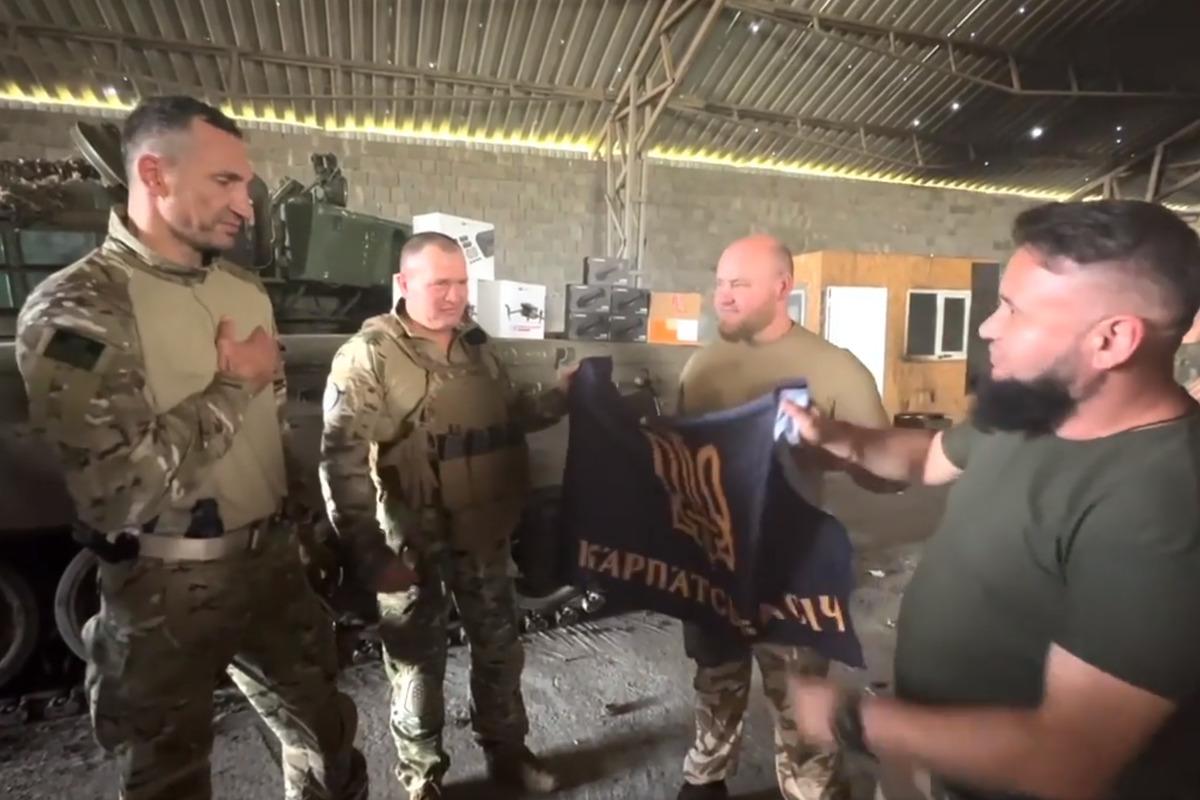 Володимир Кличко приїхав до ЗСУ на передову / фото прес-служби компанії Володимир Кличко приїхав до ЗСУ на передову / фото прес-служби компанії