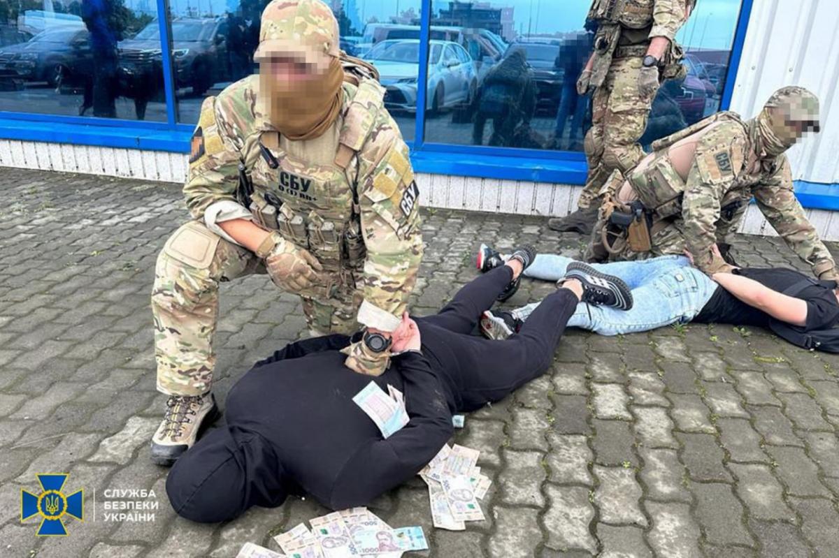 На Львовщине задержали рэкетиров / фото t.me/SBUkr На Львовщине задержали рэкетиров / фото t.me/SBUkr